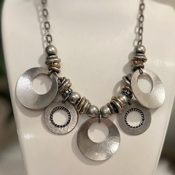 ✔Silver Disk Pendant Statement Necklace - Picture 5 of 5